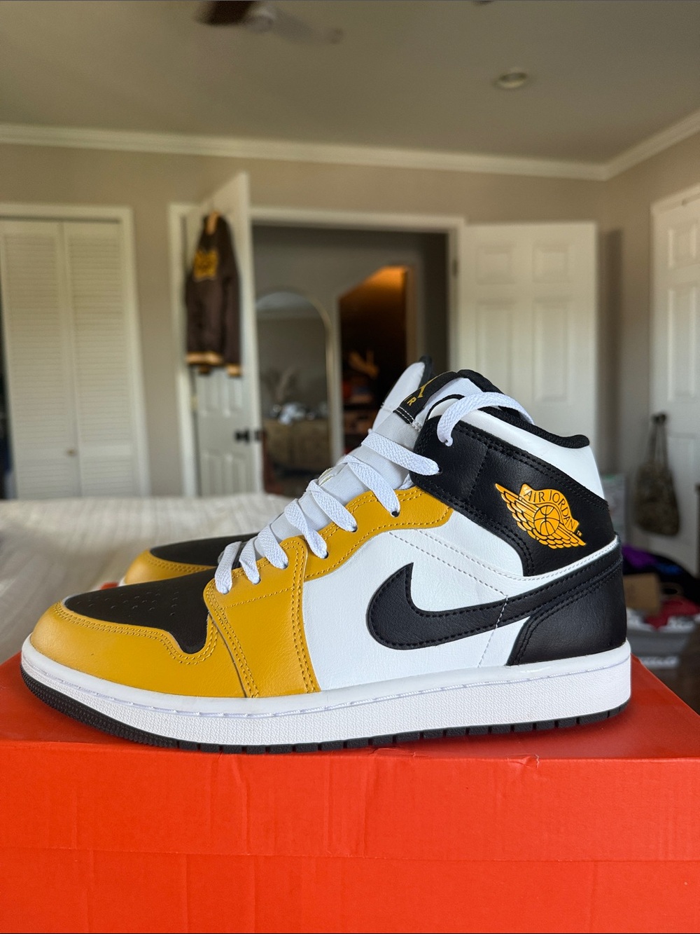 Nike Air Jordan Men's High-Top Sneakers in Black, White & Yellow size 9